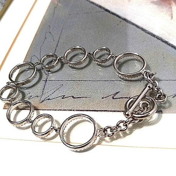 Gordon's Jewelers Sterling Silver Diamond Circles Toggle Bracelet - Picture 4 of 4